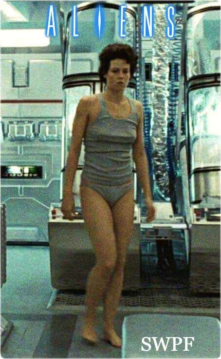 Very Sexy Sigourney Weaver As Ripley In Sigourney Weaver Celebrities Female Movie Stars