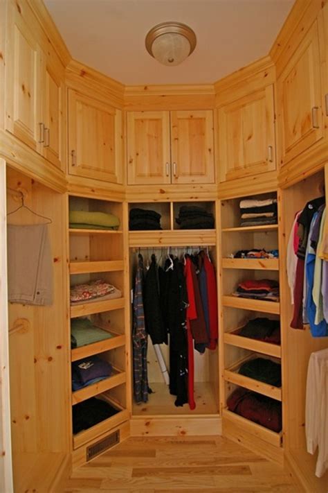 For a small bedroom which has plenty of things to store inside, this multipurpose bed is the best idea to emulate. How to Design a Walk-in Closet in Your Bedroom