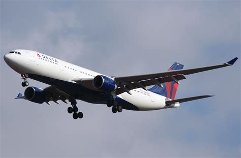 Airbus A330 200 Delta Airlines Photos And Description Of The Plane