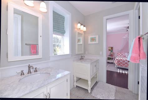 Sometimes, there are separate compartments or rooms within the bathroom to provide privacy for the bath/shower and toilet while keeping the sinks accessible. Beautiful Bathroom Designs Jack and Jill | Jack and jill ...