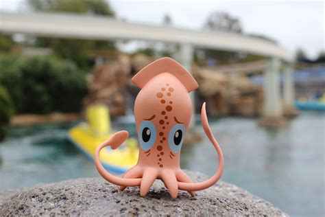Disney Park Starz Tour Giant Squid At Finding Nemo Submarine Voyage