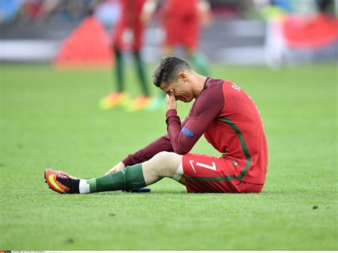 Cristiano ronaldo blessé par dimitri payet, sa mère monte au créneau ! Tierischer EM-Star! Ronaldo-Motte hat eigenes Twitter ...