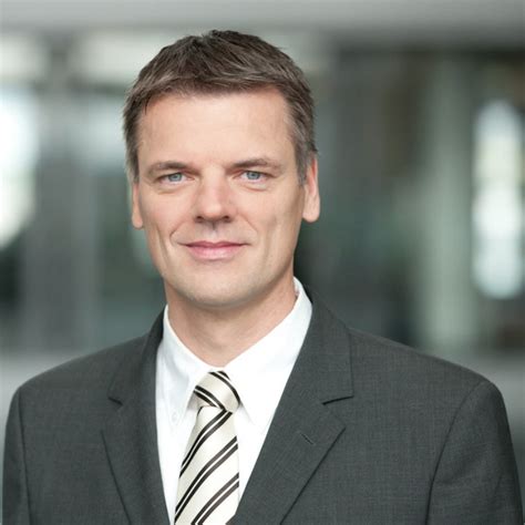 Come on in, grab yourself something to drink, a piece of cake and have a seat. Ulrich Frieling - Head of Leadership Communications ...