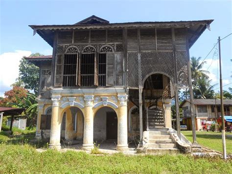 Berikut ini akan dijelaskan mengenai konsep rumah betawi tradisional meliputi kebaya, gudang. SENI LAMA MELAYU (MALAY OLDEN ART): Sebuah rumah agam ...