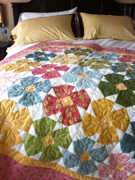 pin by lida niels on quilts quilts sunflower quilts quilt patterns