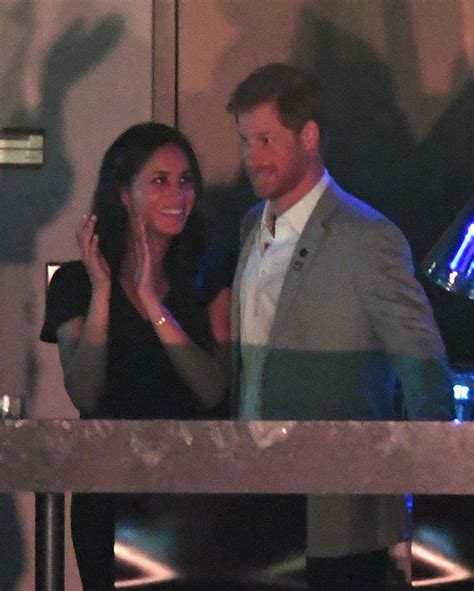 Meghan Markle Cozies Up To Prince Harry At The Invictus Games Closing Ceremony See The Pics