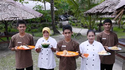 Guests can enjoy asian and malaysian meals at end of the world within 5 minutes' walk of the hotel. Mutiara Beach Resort high resolution - YouTube