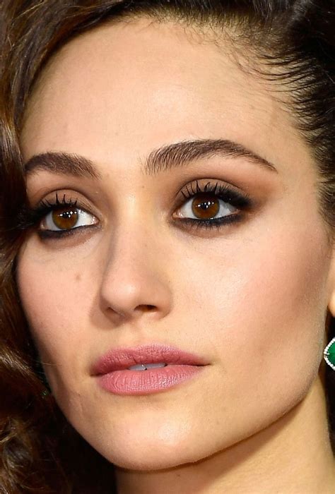 Close Up Of Emmy Rossum At The Emmy Awards Celebrity Makeup Looks Celebrity Skin
