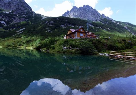 Państwo należy do unii europejskiej oraz strefy schengen. Zdjęcia: Zielony Staw Kieżmarski, Tatry, Schronisko w ...