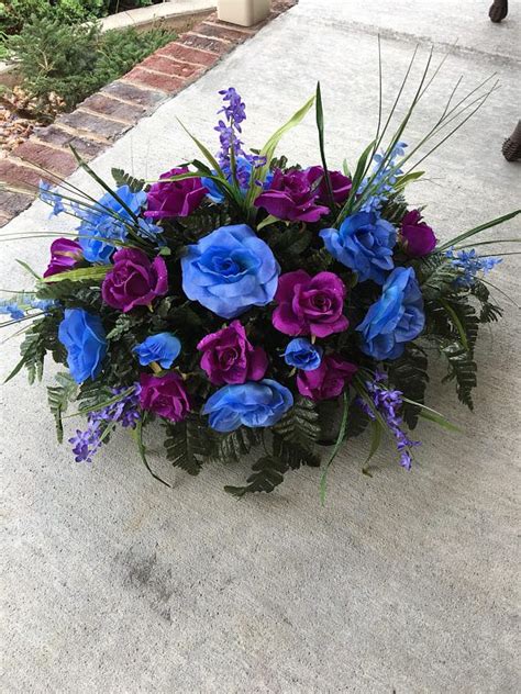Red roses were used even before general logan made the announcement about the first official decoration day observance. Cemetery Flowers~Memorial Flowers~Roses~Headstone Flowers ...