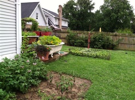 Put a magnet on it. Porcelain tub, container garden. | Outdoor decor ...