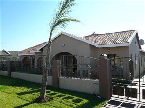 Repossessed houses and below market value (bmv) investment opportunities. Standard Bank Repossessed 4 Bedroom House for Sale in Liefde