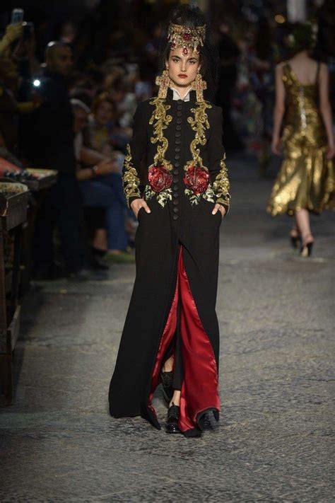 Dolce Gabbana Alta Moda A Celebration Of Sophia Loren And Naples