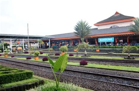 Ia juga makin sering bermain di berbagai ftv dan sinetron televisi. Rekomendasi Hotel Dekat Stasiun Bandung - Blog Bobobox ...