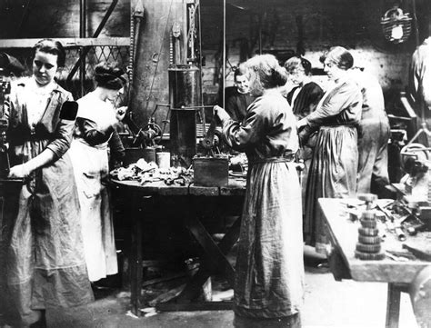 Las Mujeres En La Primera Guerra Mundial Del Hogar A Las Fábricas Y El