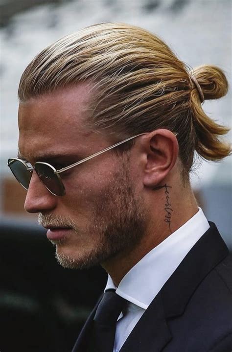 This an ordinary ponytail hairstyle for men. 17 Latest Ponytail Hairstyle For Men - Men's Hairstyle 2020