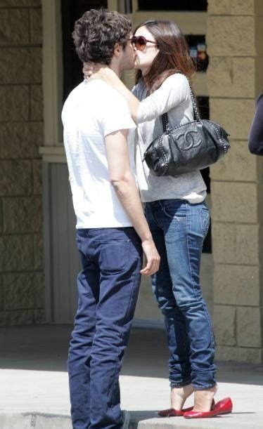 On tuesday, rachel bilson posted a photo with her former o.c. The OC, Adam Brody and Rachel Bilson | Looks, Shows