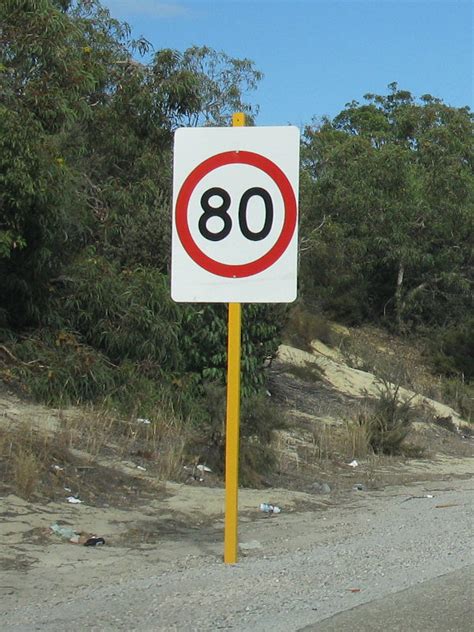 Road Photos & Information: Road Signs: General Signs: Speed Limit