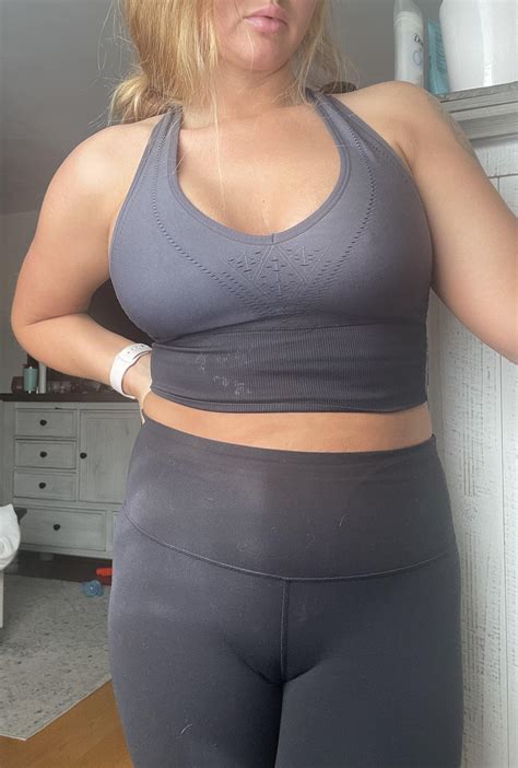 After Gym Pic With A Side Of Cameltoe ・ Popular Pics ・ Viewer For Reddit