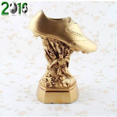 Cristiano ronaldo (above) has won the euro 2020 golden boot award after scoring five goals. 2016 EURO Golden Boot, 23cm souvenir trophy The Golden ...