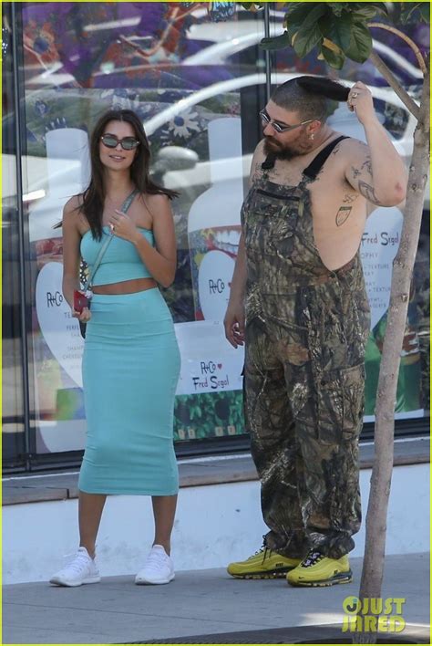 Emily o'hara ratajkowski was born in london, england, to american parents, kathleen (balgley), a professor, and john david ratajkowski, a painter. Full Sized Photo of emily ratajkowski steps out for lunch ...