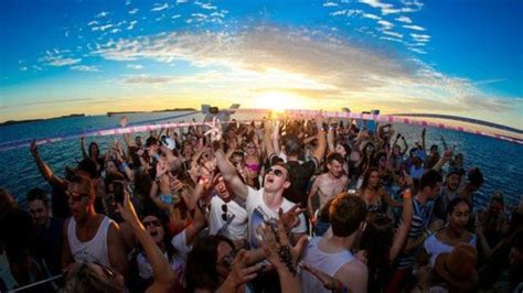 Spring Break Yacht Party On Lake Wa Sign Us Up Seattle Refined