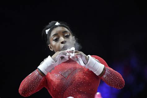 Superstar olympic gymnast simone biles practices an incredible flip. Mondiaux de gymnastique: Simone Biles signe un 17e sacre ...