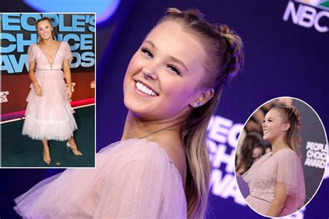Jojo Siwa Wears A Pink Ruffled Gown To Peoples Choice Awards A Look