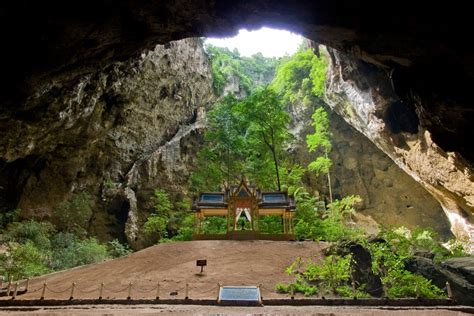 Insolite Ce Temple Dans La Grotte Phraya Nakhon En Thaïlande
