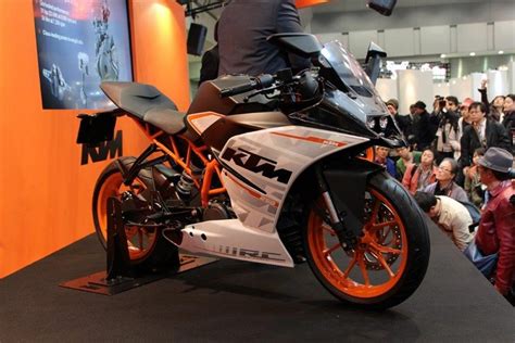 Bajaj ktm rc 200 cc white w/o abs motorcycle in cbu packed condition. 31PS KTM Duke 250 & RC250 Unveiled; Pics, Engine, Launch ...