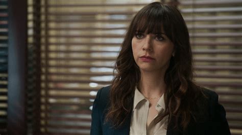 Tbs Lookaway  By Angie Tribeca Find And Share On Giphy