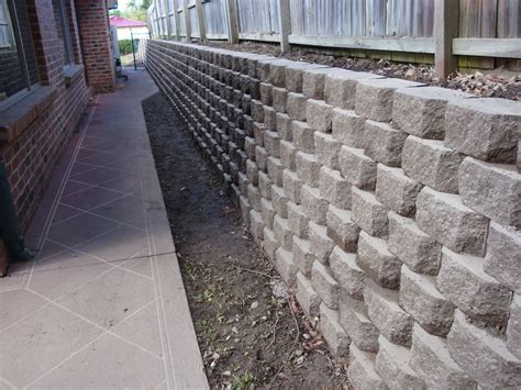 Retaining wall system showcases a textured surface and is ideal to make small straight and curved retaining walls, planters, tree rings and other decorative landscape projects. Australian Retaining Walls Windsor Concrete Blocks Retaining Walls Parkwood - Australian ...