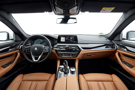 The 5 series' standard idrive electronics interface. BMW 5-Series Touring (2017 - ) Driving & Performance | Parkers