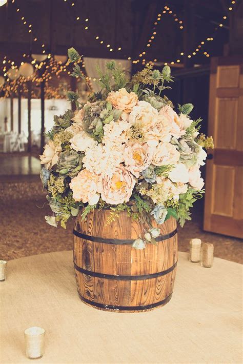 Find a wide range of wedding flowers and florists, ideas and pictures of the perfect wedding flowers at easy weddings. 30 Inspirational Rustic Barn Wedding Ideas | Tulle ...