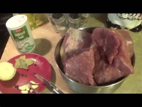 Hay quien recomienda cortar y dejar la berenjena rociada con sal una media hora antes de cocinarla, para que suelte los jugos amargos, molestos. Como Se Cocina La Carne De Puerco Para Unas RIcas Tortas ...