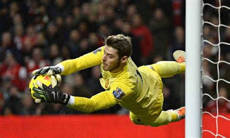 Born 7 november 1990) is a spanish professional footballer who plays as a goalkeeper for premier league. The Essential Guide to the W Technique for Goalkeepers - Keeper Portal