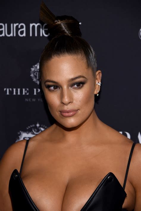Мальчика назвали isaac menelik giovanni ervin. Ashley Graham Hair Knot - Hair Knot Lookbook - StyleBistro