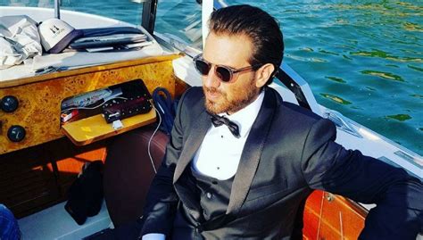 Tequila e san miguel (2019) and thegiornalisti: Tommaso Paradiso elegantissimo a Venezia | superEva