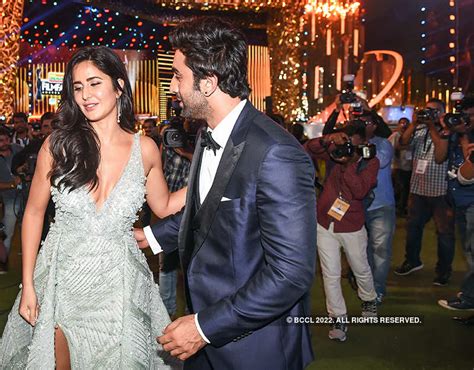 Kissing And Hugging Pictures Of Ex Flames Katrina Ranbir And Deepika From Filmfare 2019 Go Viral