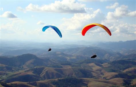 Daily Adventures - 21 Amazing Paragliding images