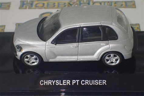 Autoart 20061 164 Scale 2001 Chrysler Pt Cruiser In Silver Diecast