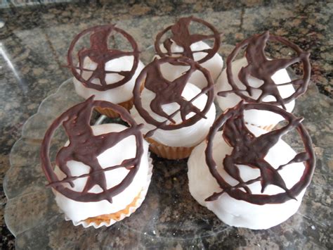 hunger games cupcakes · how to decorate a character cake · cooking and food decoration on cut