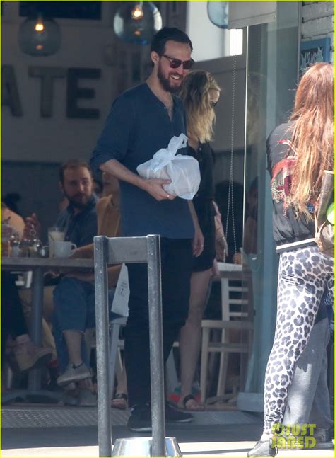 Kate Hudson Grabs Weekend Brunch With Boyfriend Danny Fujikawa Photo