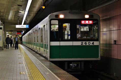 大阪市交通局20系電車 （おおさかしこうつうきょく20けいでんしゃ）は、 大阪市交通局 が 1984年 より量産を開始した 通勤形電車 である。 2018年 （平成30年）4月の大阪市交通局民営化にともない、 大阪市高速電気軌道 （愛称:osaka metro）に継承された。 【中央線】2604F(20系4編成)が四つ橋線内で試運転を実施 | Osaka ...
