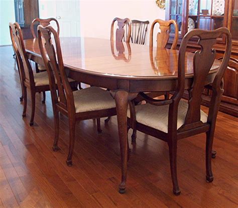 Thomasville Queen Anne Dining Table And Six Chairs Walnut Dining