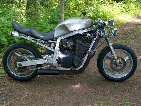 Max torque was 63.58 ft/lbs (86.2 nm) @ 11200 rpm. 1987 Suzuki GSX-R 750 - Moto.ZombDrive.COM