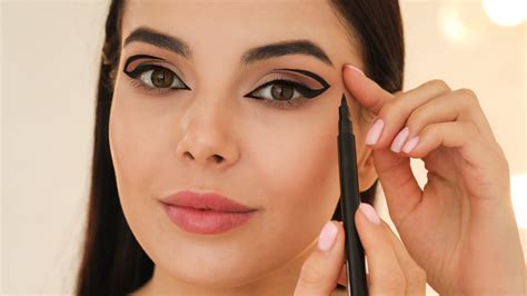 The Best Eyeliner Tips Weve Learned From Tiktok