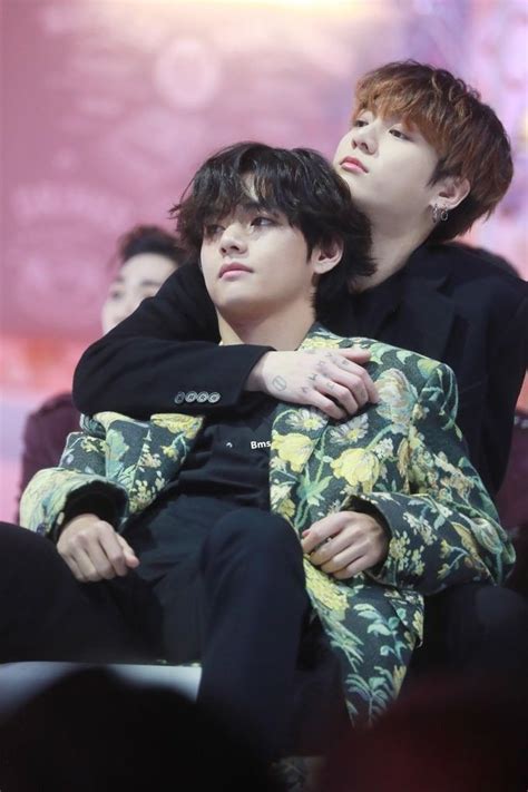 Jungkook vs taehyung / funny skill differencies (part 2). 200105 BTS 34th Golden Disc Awards #TAEHYUNG #JUNGKOOK ...