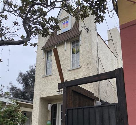 Americas Skinniest House In Long Beach Ca