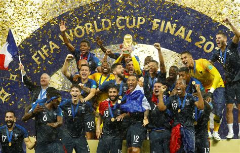 Coupe Du Monde Equipe De France 2018 - France beat Croatia to win 2018 FIFA World Cup | eNCA